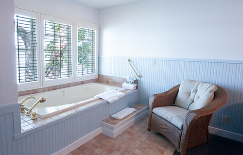 photo of whirlpool in Cottage Room